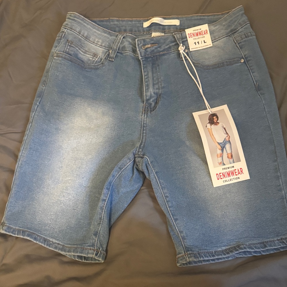 Mid Rise Stretch Denim Bermuda Shorts Light Blue women’s size 11